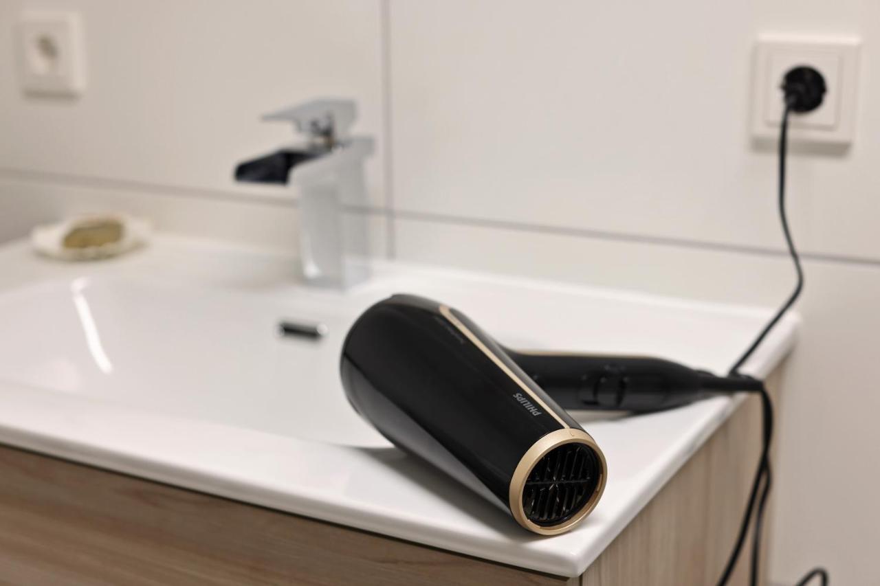 Modern und Neu, TOP Ausstattung mit Kaffeevollautomat, 2x Netflix-TV, Lüftungsanlage, Geschirrspüler Wallerfangen Exterior foto