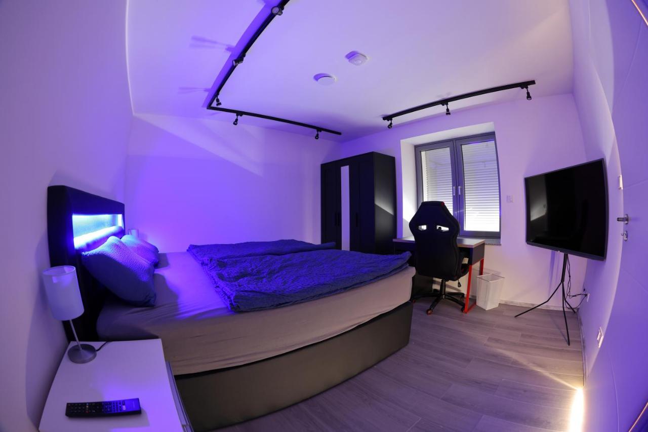 Modern und Neu, TOP Ausstattung mit Kaffeevollautomat, 2x Netflix-TV, Lüftungsanlage, Geschirrspüler Wallerfangen Exterior foto